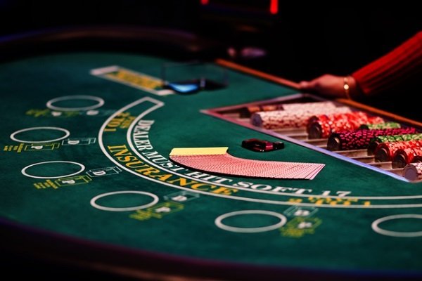 Cách chơi Baccarat và luật chơi bài Baccarat chi tiết-4 Cách chơi Baccarat và luật chơi bài Baccarat chi tiết-4