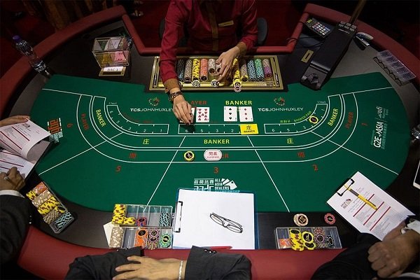 Cách chơi Baccarat và luật chơi bài Baccarat chi tiết-2 Cách chơi Baccarat và luật chơi bài Baccarat chi tiết-2